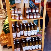 hafermilch in flaschen und geröstete nüsse in pfandgläsern at Pure Note in Dusseldorf