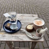 Tea + coffee brownie on the left and chai latte + carrot cake on the right  at Rose & Vanilla in Utrecht