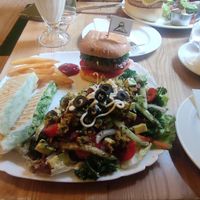 Mini Burger set at Puffin Cafe in Macau