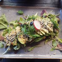 Hummus-Avocado Brot at Café bRICK in Berlin