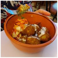 assiette de falafels 🌱 at Imagine Café in Paris