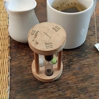 Earl Grey, oat milk, timer at Imagine Café in Paris