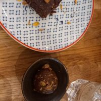 raw brownie 5,95€ and energy ball 2,90€ at Imagine Café in Paris