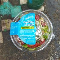 Zucchini al pesto: está rico pero entre otros que he probado no fue mi favorito. Jugo El místico: es una bebida muy rica y refrescante. at Mora Mora - Roma in Mexico City