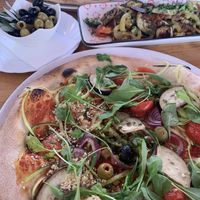 Veganska Pizza, Masline, Povrće za šara 😍 at Konoba Andreja in Krk