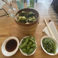 Le menu star vegan : raviolis à la vapeur avec accompagnement de fèves de soja et salade d’algues! Un régal !  at Chez Ann in Paris