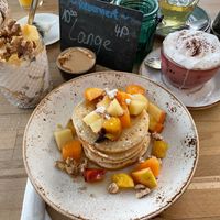 Vegan pancakes, granola and mocchaccino at Brettle in Ulm