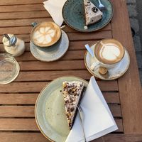 Die berühmt-berüchtigte Ore Torte und Snickers Torte at Brettle in Ulm