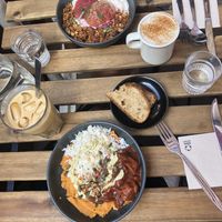 Granola et bol du jour (vegan) at Grounded in Paris