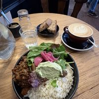 Lunchbowl  at Grounded in Paris