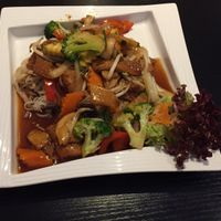 Reisbandnudeln mit Gemüse und eingelegtem Tofu  at BUI in Schorndorf