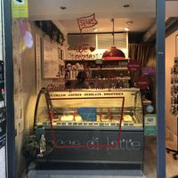 Outside looking in at Bellamia Gelateria Italiana in Barcelona