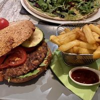 Vegan burger and fries  at Kennidi in Kaprun