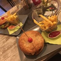 Vegan Burger with Tofu and Hummus at Kennidi in Kaprun