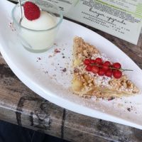 Apfelstreuselkuchen mit Zitronensorbet at Kennidi in Kaprun