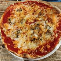 Non vegan bradan rost and mussels pizza at Peatzeria in Islay