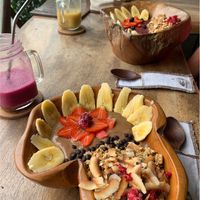 Maya & Holly Berry bowl at Green Guru in Canggu