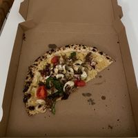 Vegan pizza (no, I didn’t ask for a half pizza. Forgot to take a picture before I started to eat 😅) #Veganuary at Stranero in Berlin