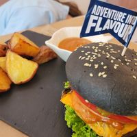 Moving mountains hamburger 🍔 at Sublimmme in Bucharest