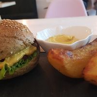 Sweet mustard burger at Sublimmme in Bucharest