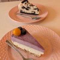 Oreo cake and blueberries cake at Sublimmme in Bucharest