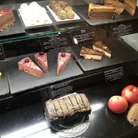 Tons of raw vegan cakes at Sublimmme in Bucharest