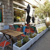 Outdoor seating at Felice Pizza in Zurich