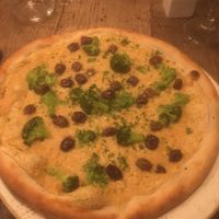 Chickpea pizza at Amuni in Bruges