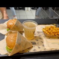 Burger and Fries at Vincent - Mercado Center in Hamburg