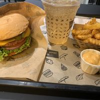 Cheese Burger, fries and chipotle  at Vincent - Mercado Center in Hamburg