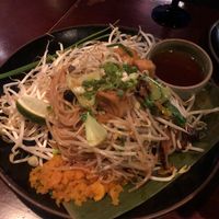 Vegan pod-thai at Ssong Thai in Seoul