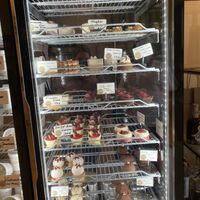 Eiskonfekt und Törtchen (vegetarisch)  at Eismanufaktur in Endingen Am Kaiserstuhl