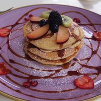 Pancakes con fruta at Creme Cafe in Lanzarote