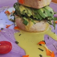 Tofu y aguacate at Creme Cafe in Lanzarote