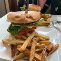 Two hamburgers, one with "chicken" and one with seitan at Vegan Dealer in Santiago