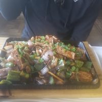 Seitan y tofu al grill con pimentón, cebolla y cebollín at Vegan Dealer in Santiago