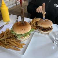 Todos os hambúrgueres que provamos estavam incríveis  at Vegan Dealer in Santiago