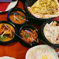 Vegan surprise menu with 3 types of naan bread: garlic, coriander and mango (surprisingly good!) at Royal India in Ghent