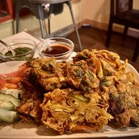 Mix vegetable pakora platter (2p.) €14  at Royal India in Ghent