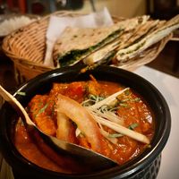 Tofu Zalfrezi €19 en Vegan koriander naan   at Royal India in Ghent