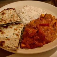 Tofu Zalfrezi, rijst, koriander naan.  at Royal India in Ghent