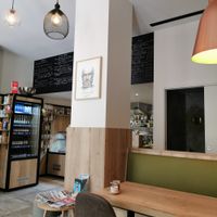 Super nice atmosphere at Peanut's Café in Sainte-maxime