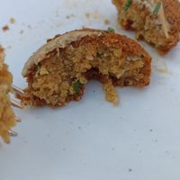 Falafel, muy duro y seco. Se hace bola en la garganta. at El Miracle in Valencia