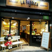 From street at La Fábrica - Empanadas Argentinas - Carrer del Call in Barcelona