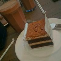 Chocolate frío con leche de soya y pastel de moka at Ah Cacao in Playa Del Carmen