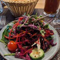 Salat mit Wildkräutern an Agave Senf Dressing   at Emmels Dinkelrind in Neuberg