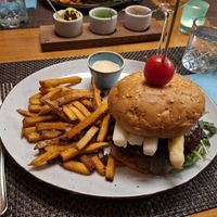 Spargelburger mit Bärlauchmajo at Emmels Dinkelrind in Neuberg
