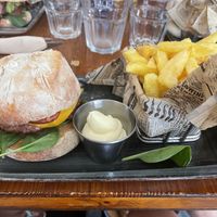 Beyond burger con queso y bacon vegano  at Nieuw Amsterdam in Stiges