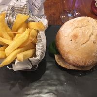 Chips and vegan burger  at Nieuw Amsterdam in Stiges