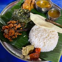 May 16
1. Parboiled rice/white rice 
2. Saambaar 
3. Bayam koottu 
4. Carrot poriyal
5. Beancurd masala
6. Thovayal..curry leaf
7. Rasam
8. Pappadam.
9. Fried chilli 
10. at The Garden Banana Leaf in Penang